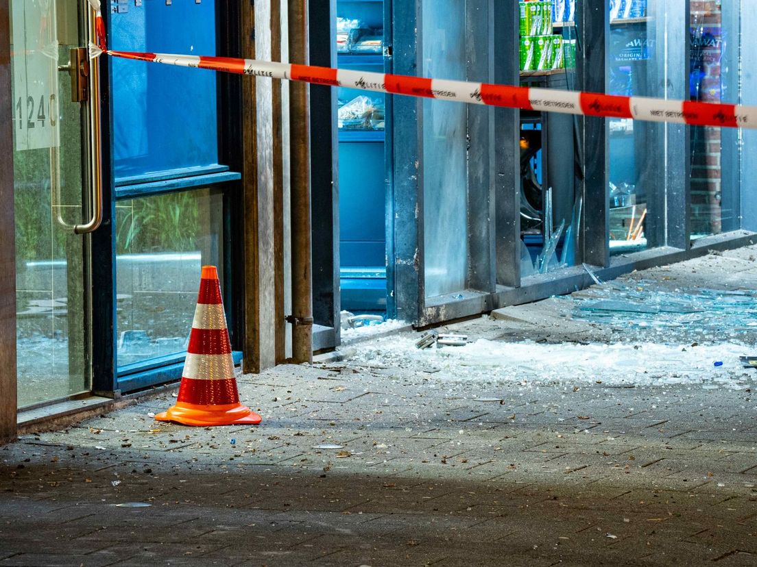 Forse schade na een explosie aan de Crooswijkseweg