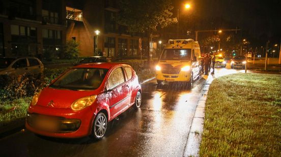 Fietser gewond na aanrijding • auto total loss na brand. Fietser gewond na aanrijding • auto total loss na brand.