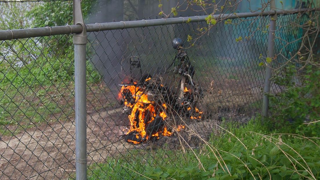 Bromfiets uitgebrand in Almelo