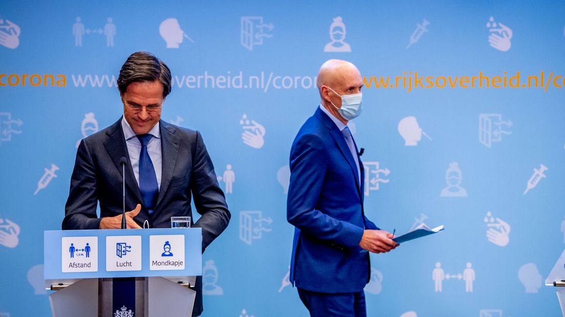 Premier Rutte en minister Kuipers bij de vorige persconferentie.