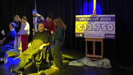 Docenten laten zich kaalscheren voor goede doel