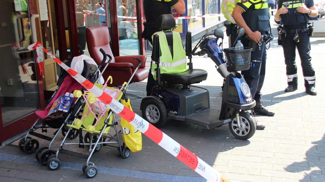 Ongeluk met scootmobiel in winkelcentrum Leyweg in Den Haag