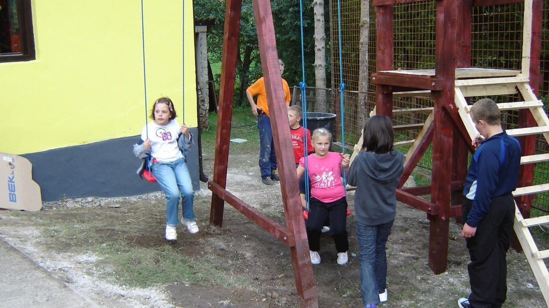 De Bosnische kinderen zijn blij met het werk van de veteranen.