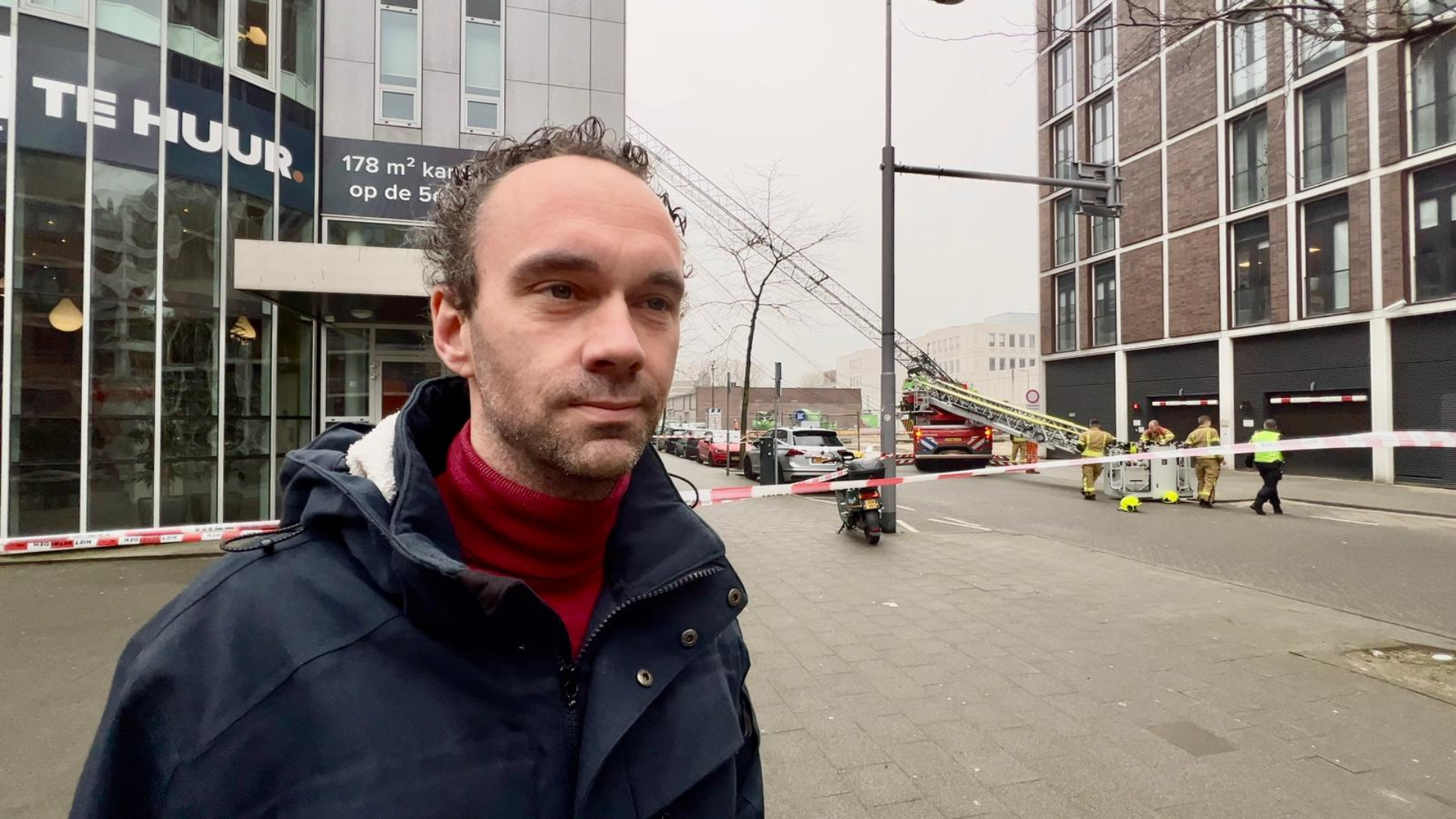 Tot zijn grote schrik zag Daan de hijskraan recht op hem af komen.