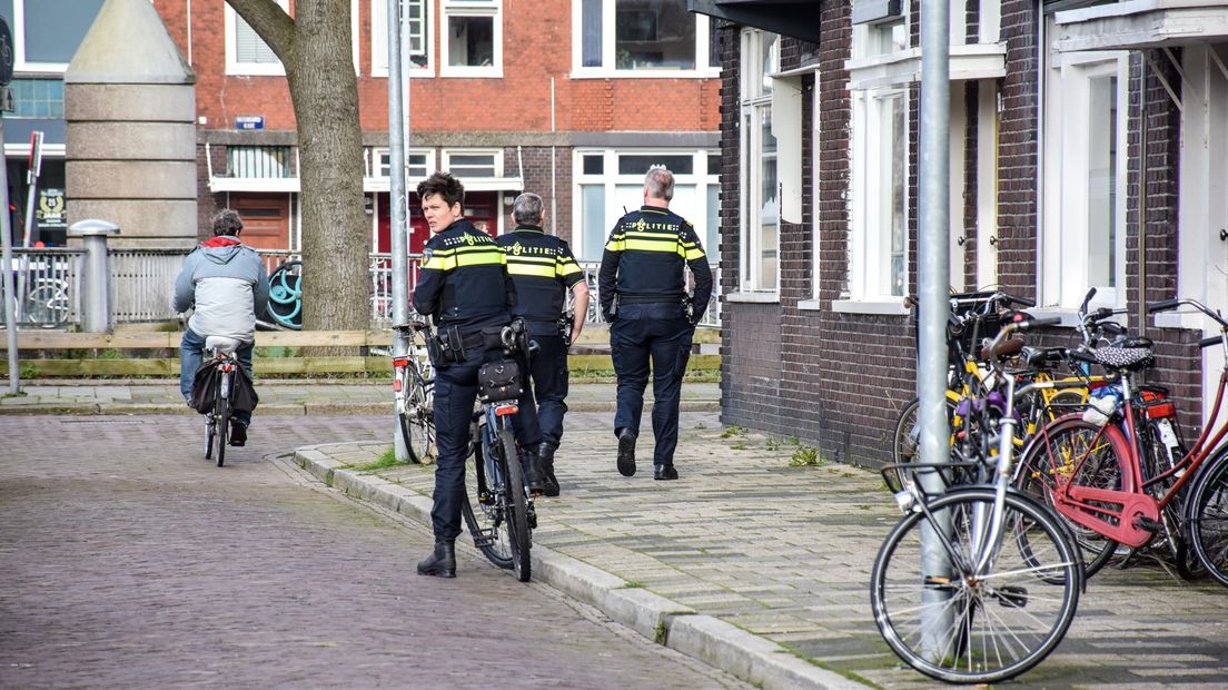 De politie doet buurtonderzoek
