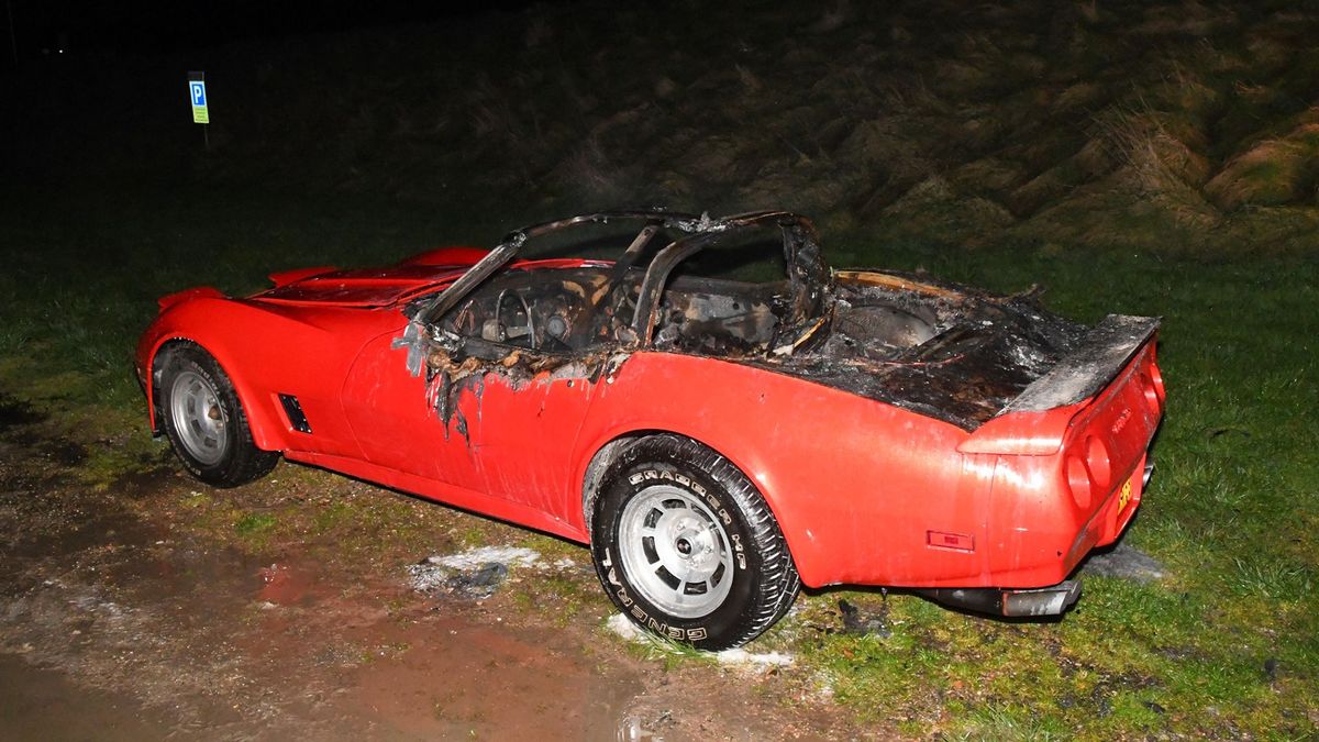 40 jaar oude Corvette uitgebrand