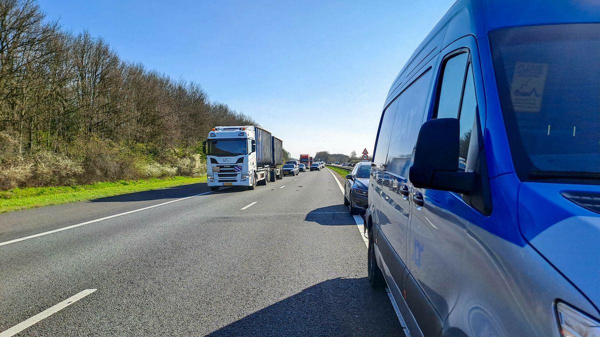 File op A28 bij Beilen na ongeluk
