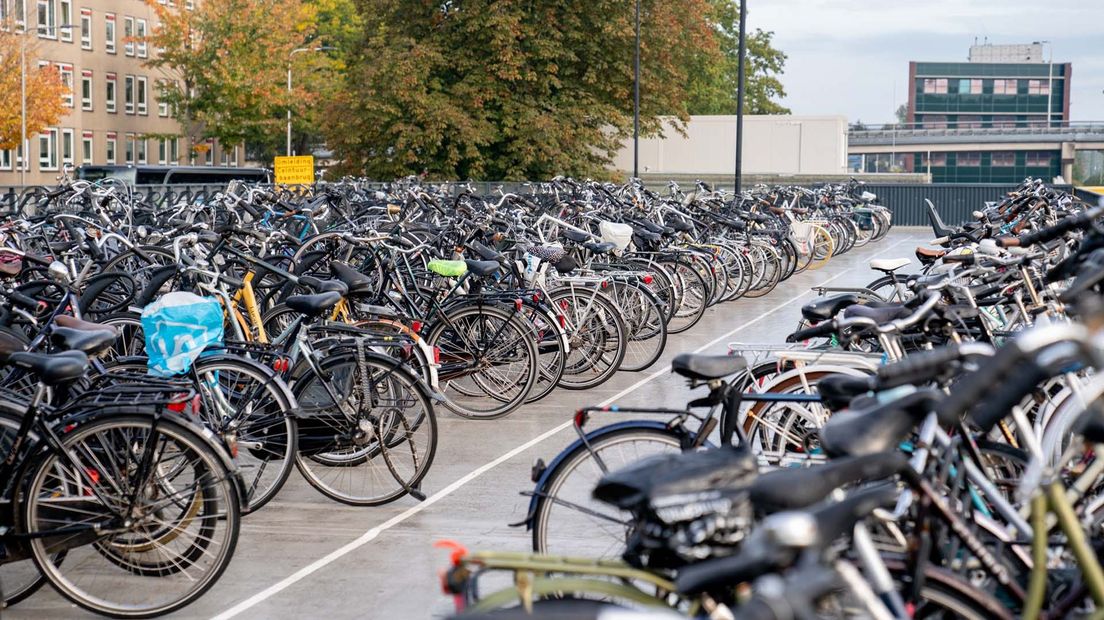 De fietsenstalling bij station Meppel (Rechten: RTV Drenthe / Kim Stellingwerf)