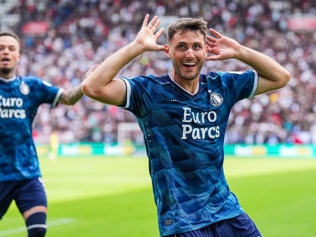 Santiago Gimenez is de gevierde man bij Feyenoord na de 1-3 tegen FC Utrecht