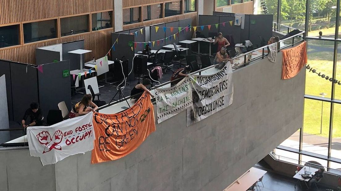 Klimaatactivisten hebben spandoeken opgevangen