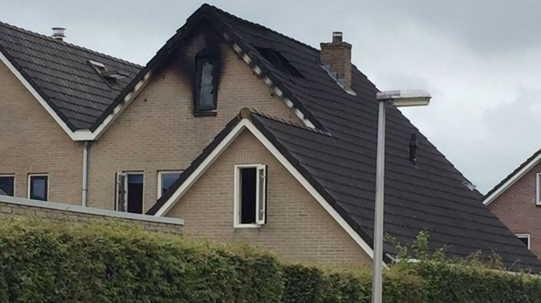 Door de brand in het huis, kwam de oudste zoon om het leven