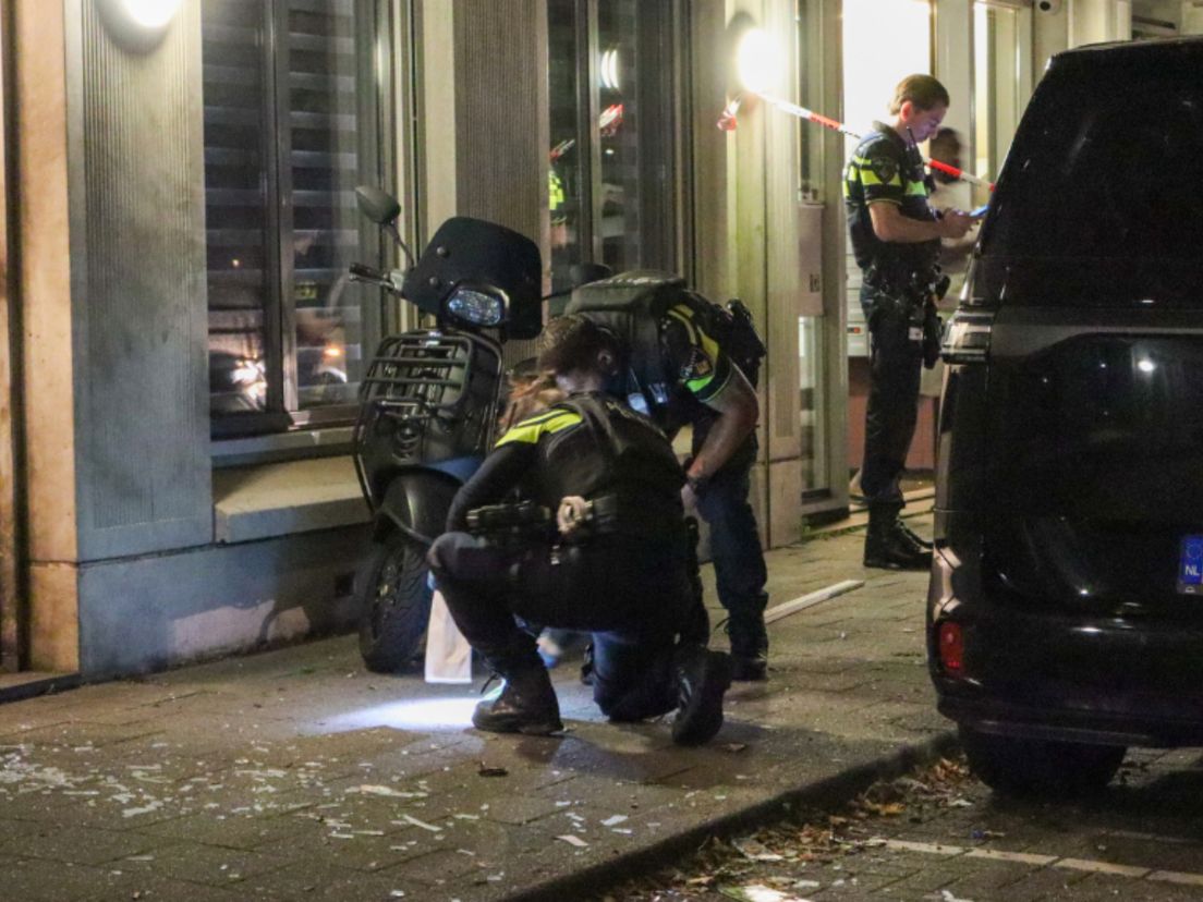 De politie doet onderzoek na de explosie