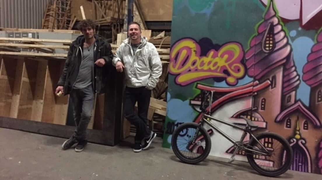 Skatebaan Goes, BMX'er Mark Vos en initiatiefnemer Maarten van Landegent