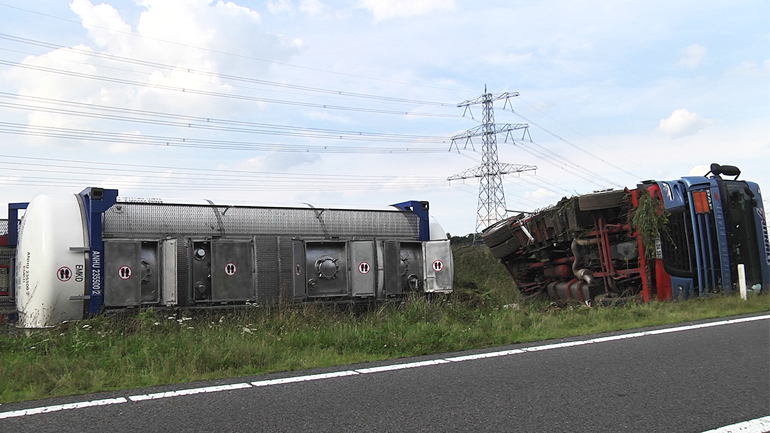 Tankwagen Met Gevaarlijke Stoffen Kantelt Op A37 Bij Oosterhesselen ...