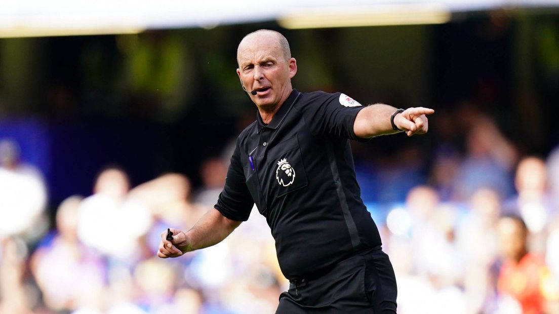 22 mei 2022: Mike Dean tijdens zijn afscheidswedstrijd Chelsea - Watford