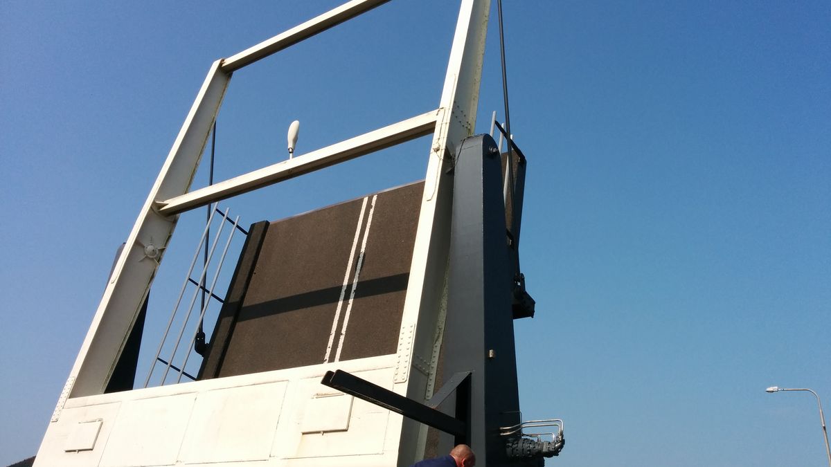 Dieverbrug weer open voor verkeer