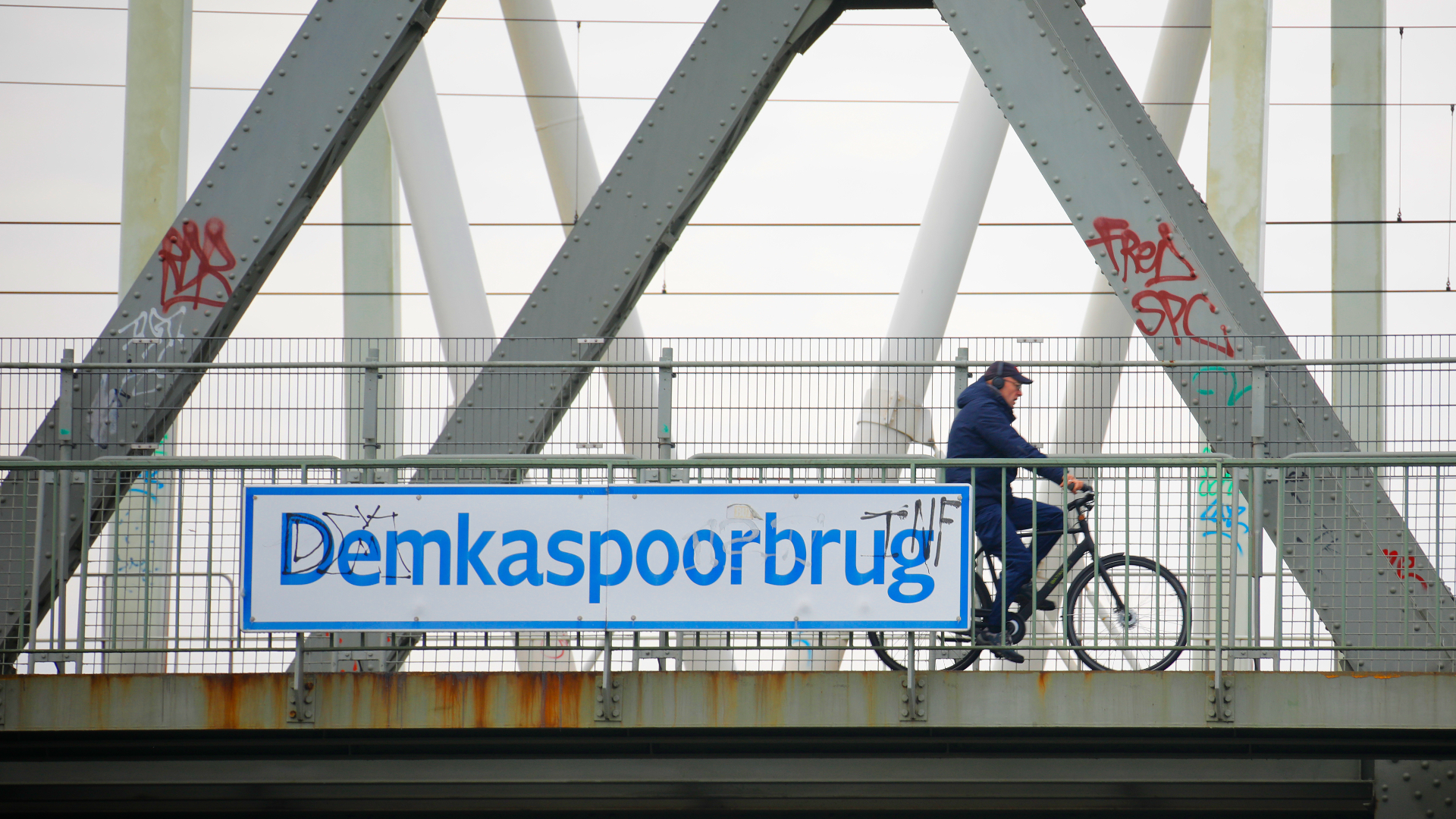 Ondernemers tegen personeel: 'Kom met de auto naar de Lage Weide'