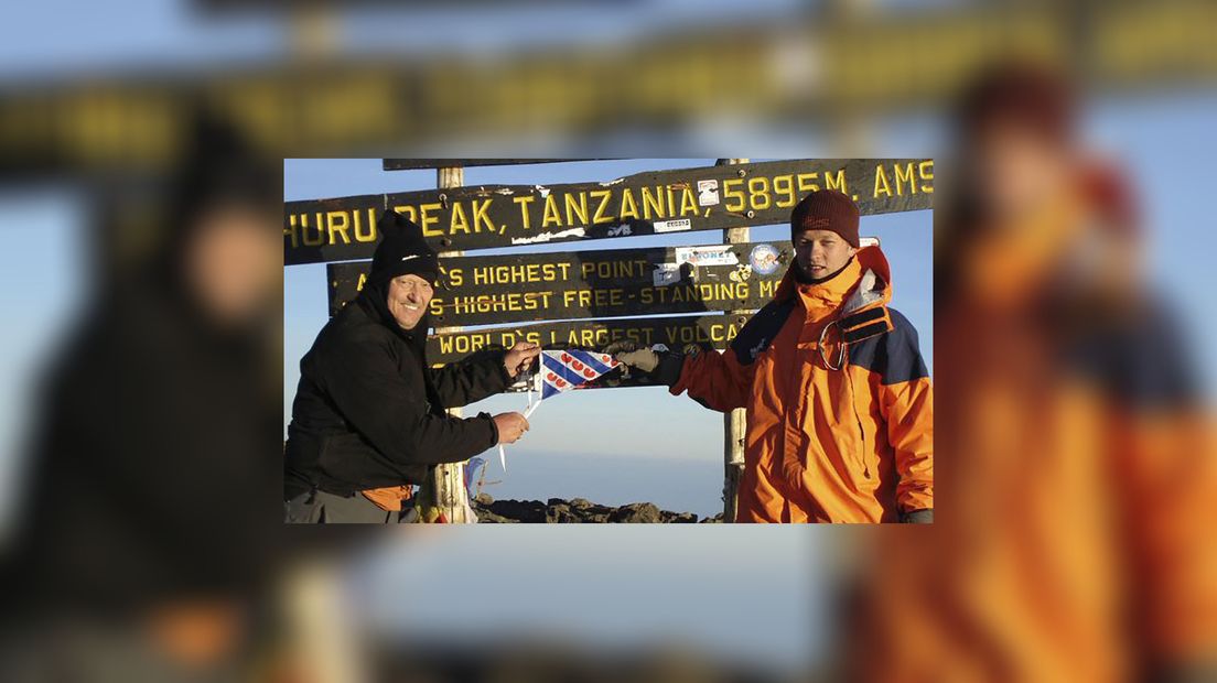 Heit Roelof en soan Rogier Ybema, hjir op Kilimanjaro yn Afrika