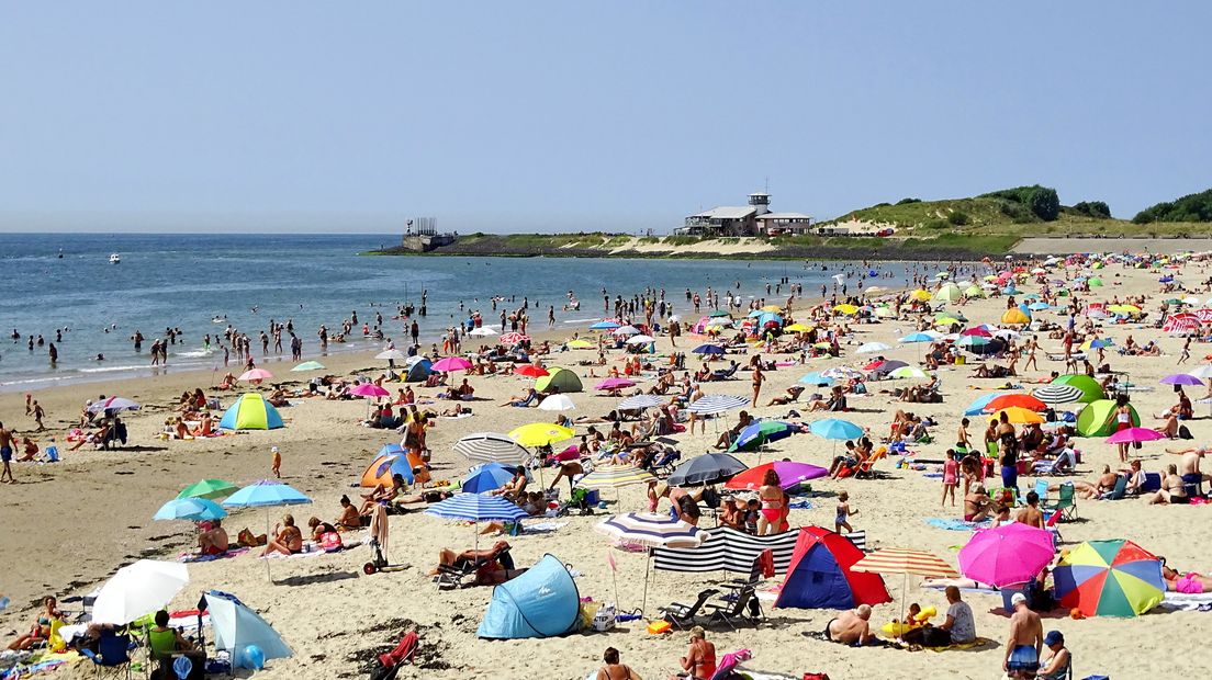 Drukte op strand in Vlissingen