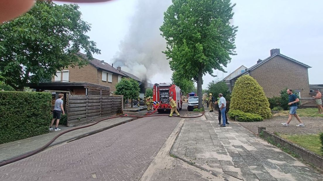 In Zelhem woedt een brand in een woning.