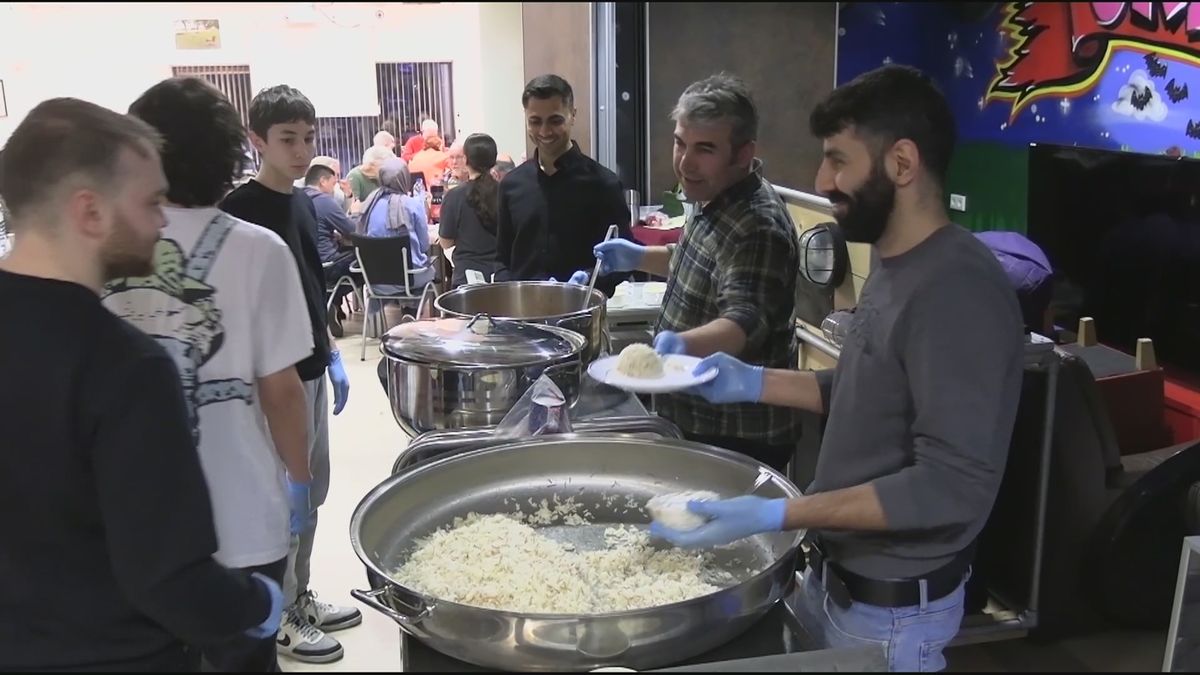 Gezamenlijk de iftar in Musselkanaal