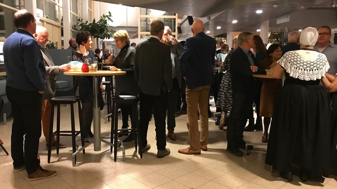 Op de nieuwjaarsborrel in Veere wordt gegeten, gedronken en genetwerkt