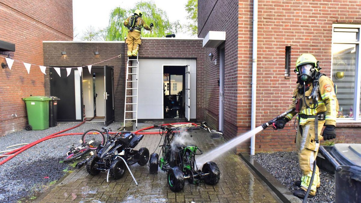 Opladers van quads veroorzaken brand in garage Neeritter