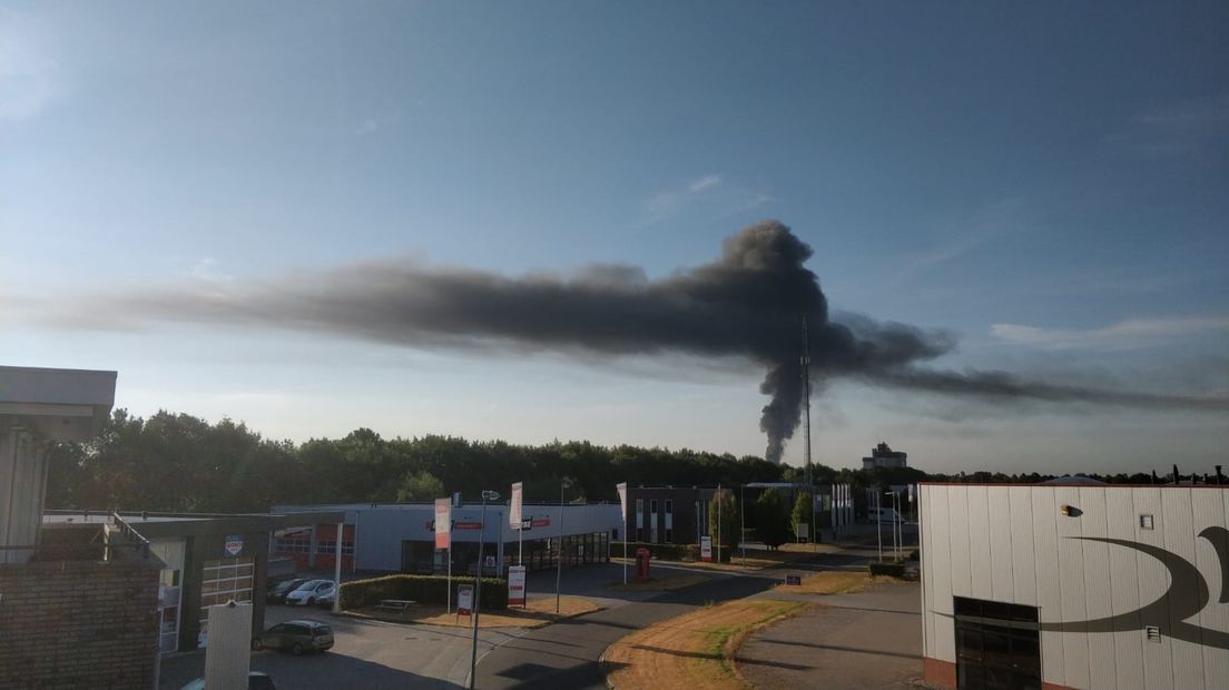 De rookpluim gezien vanaf de Nijbracht in Emmen (Rechten: Laurens Meijer)