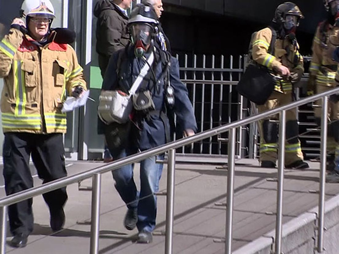 De inspecteur kon zichzelf met een zuurstofmasker in veiligheid brengen