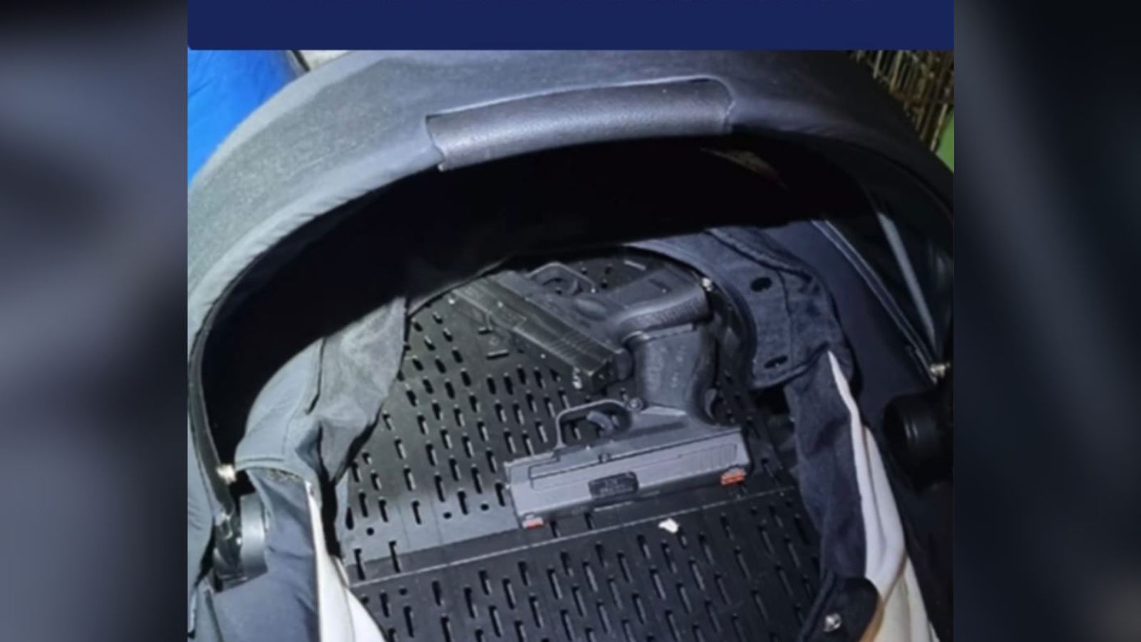 De wapens werden gevonden in de voering van een kinderwagen.