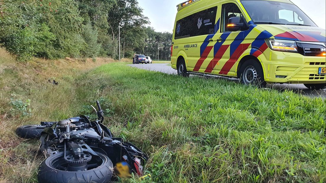 Motorrijder van de weg in Zuidwolde