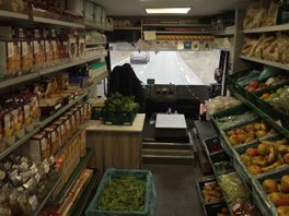 De Crisiscatering Bus helpt mensen met een laag inkomen aan eten.