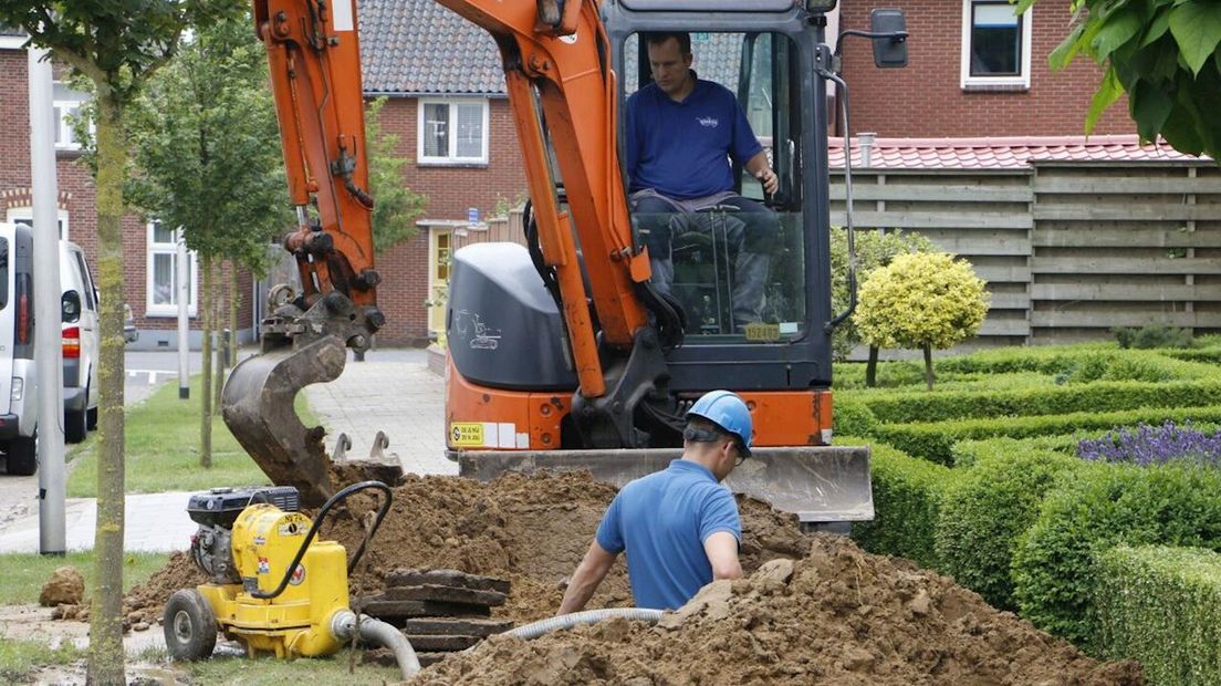 Werk aan waterleiding in Rijssen