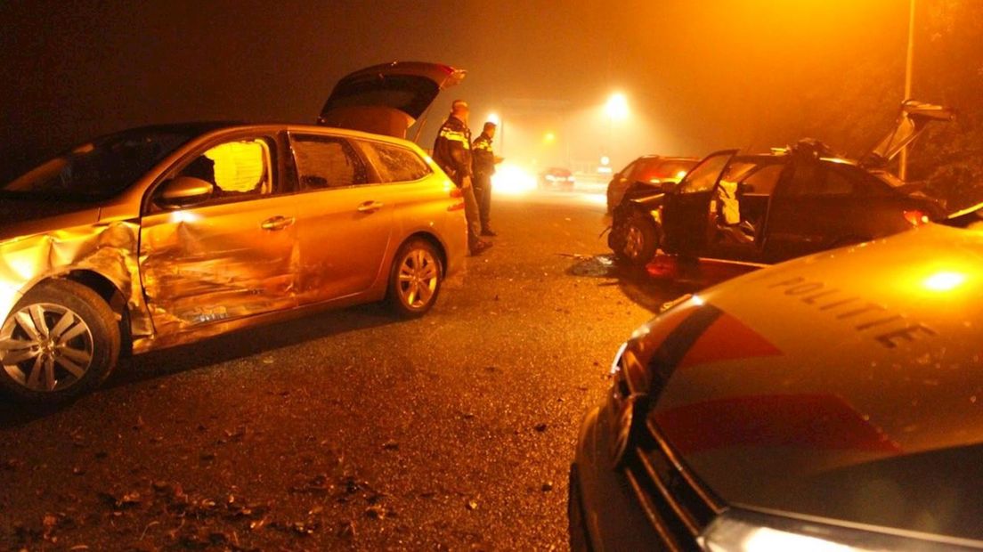 Auto's flink beschadigd bij aanrijding in Scheerwolde