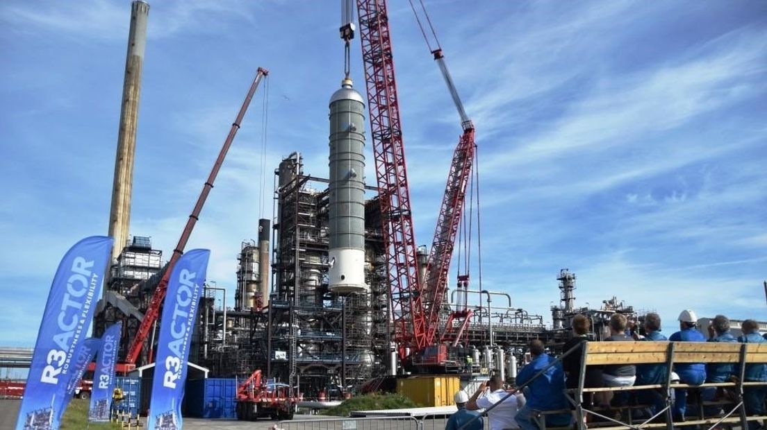 Toekijken bij Zeeland Refinery op zijn plaats zetten