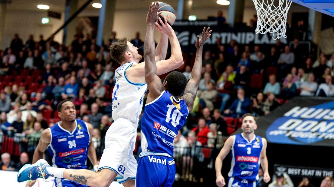 Clay Mounce is op zoek naar een score