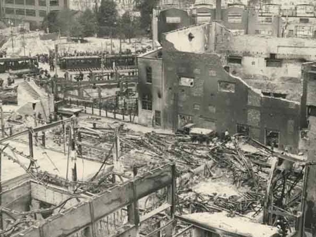 De Doelen aan de Coolsingel na het bombardement van 14 mei 1940
