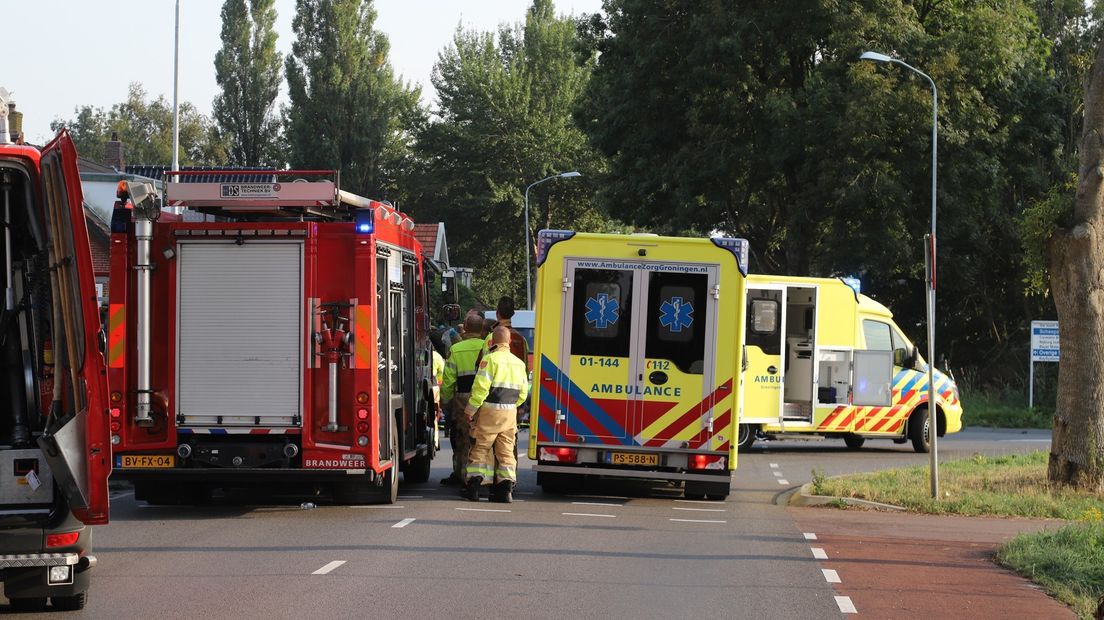 Hulpdiensten op de plek van het ongeluk in Kropswolde.