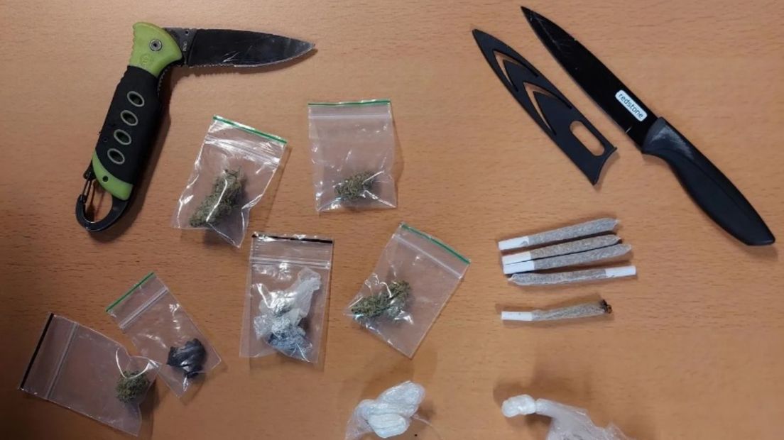 In beslag genomen messen en drugs