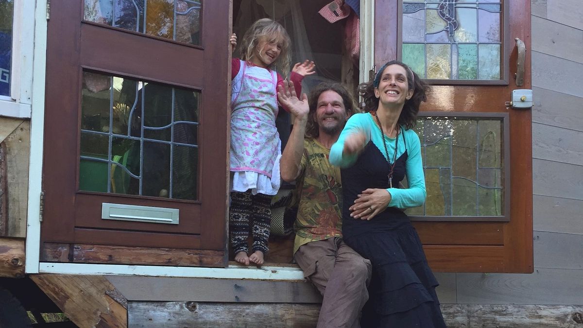 Expeditie Oost: Zwervende familie strijkt neer in Saasveld