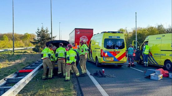 Automobilist zwaargewond bij ernstig ongeluk op A50