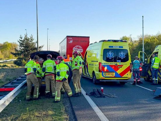 Automobilist zwaargewond bij ernstig ongeluk op A50 - Omroep Gelderland