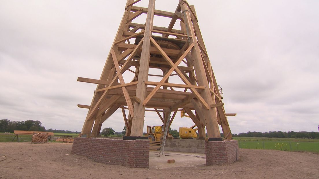 De nieuwe Eschmolen in Delden in aanbouw