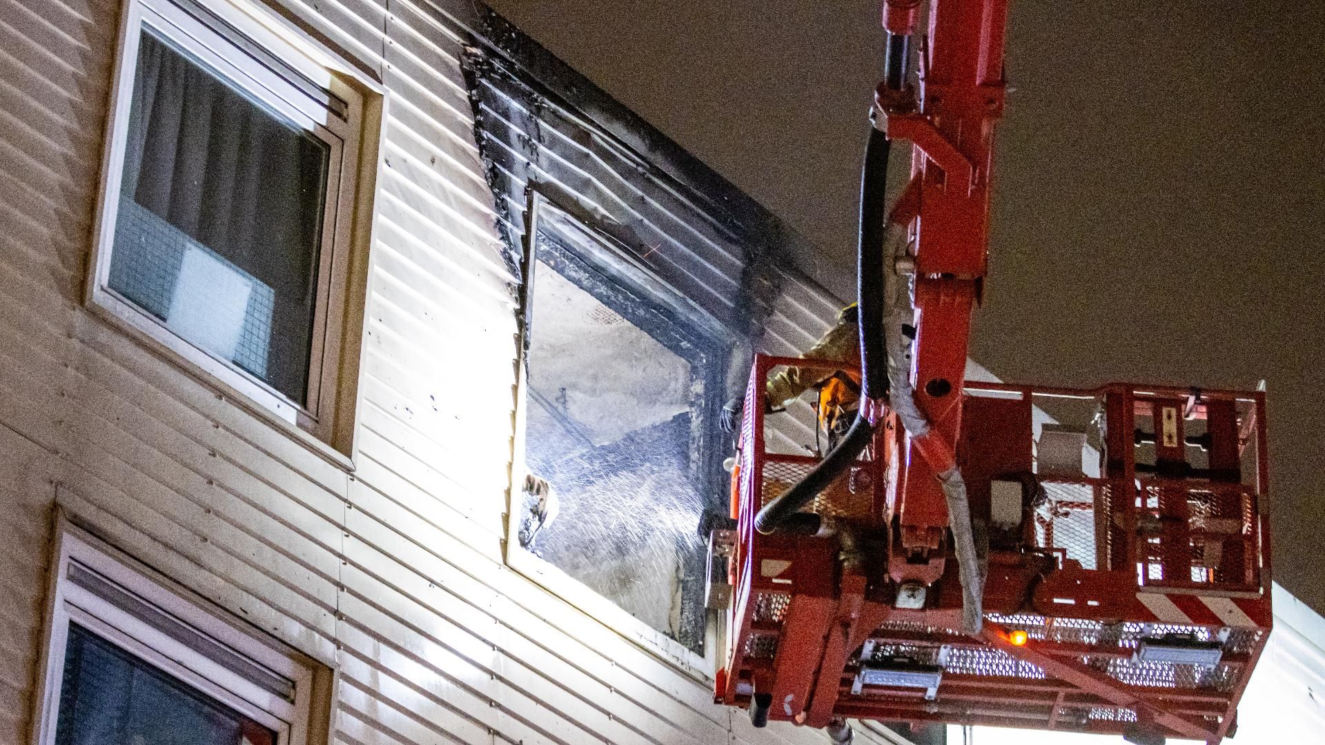 Van de woning aan de Eskampstraat is niet veel meer over na de brand