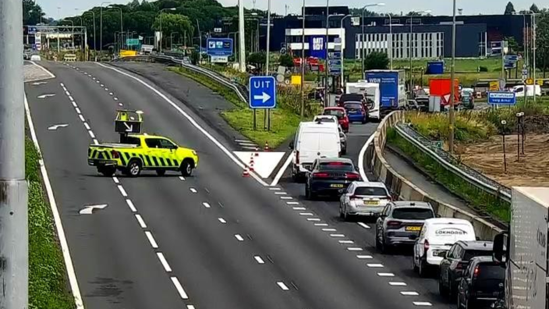 Meerdere voertuigen kwamen met elkaar in botsing op de A27.