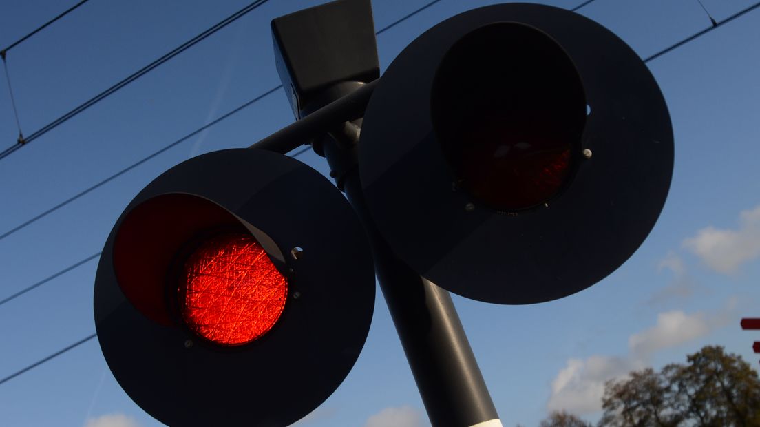 Door een kapotte bovenleiding rijden er geen treinen (Rechten: archief RTV Drenthe)