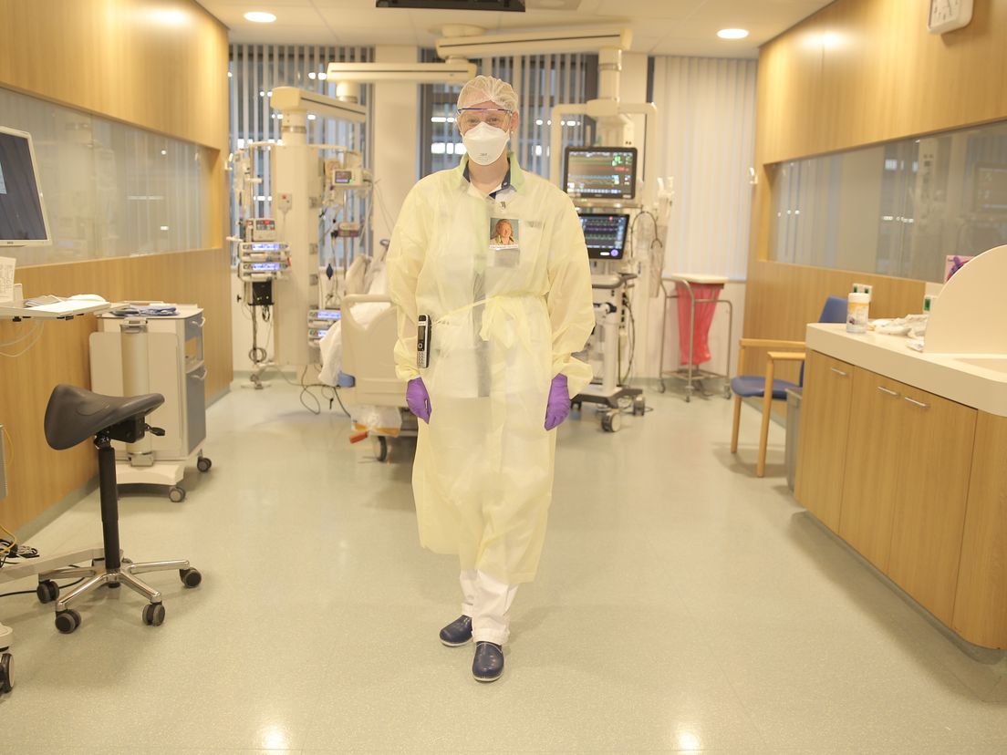 IC-verpleegkundige Anita Lagendijk op de IC van het Ikazia Ziekenhuis