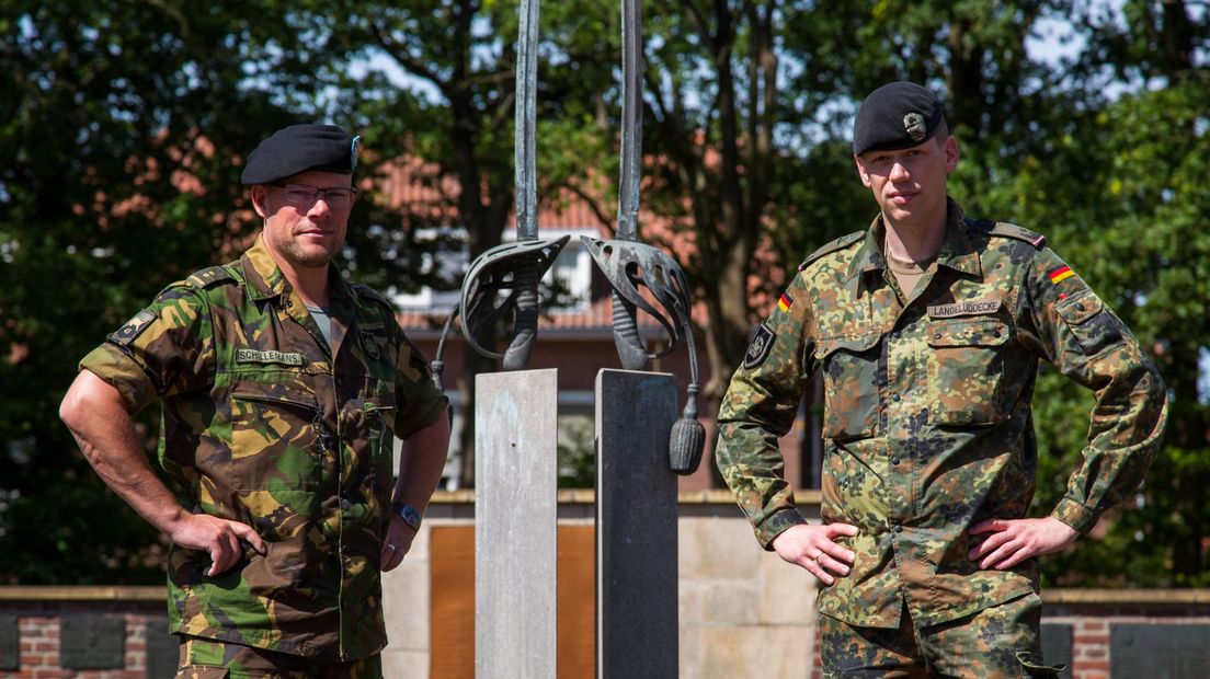 Luitenant-Kolonel Bas Schillemans (links) en zijn Duitse plaatsvervanger Oberstleutnant Moritz Langeluddecke (rechts)