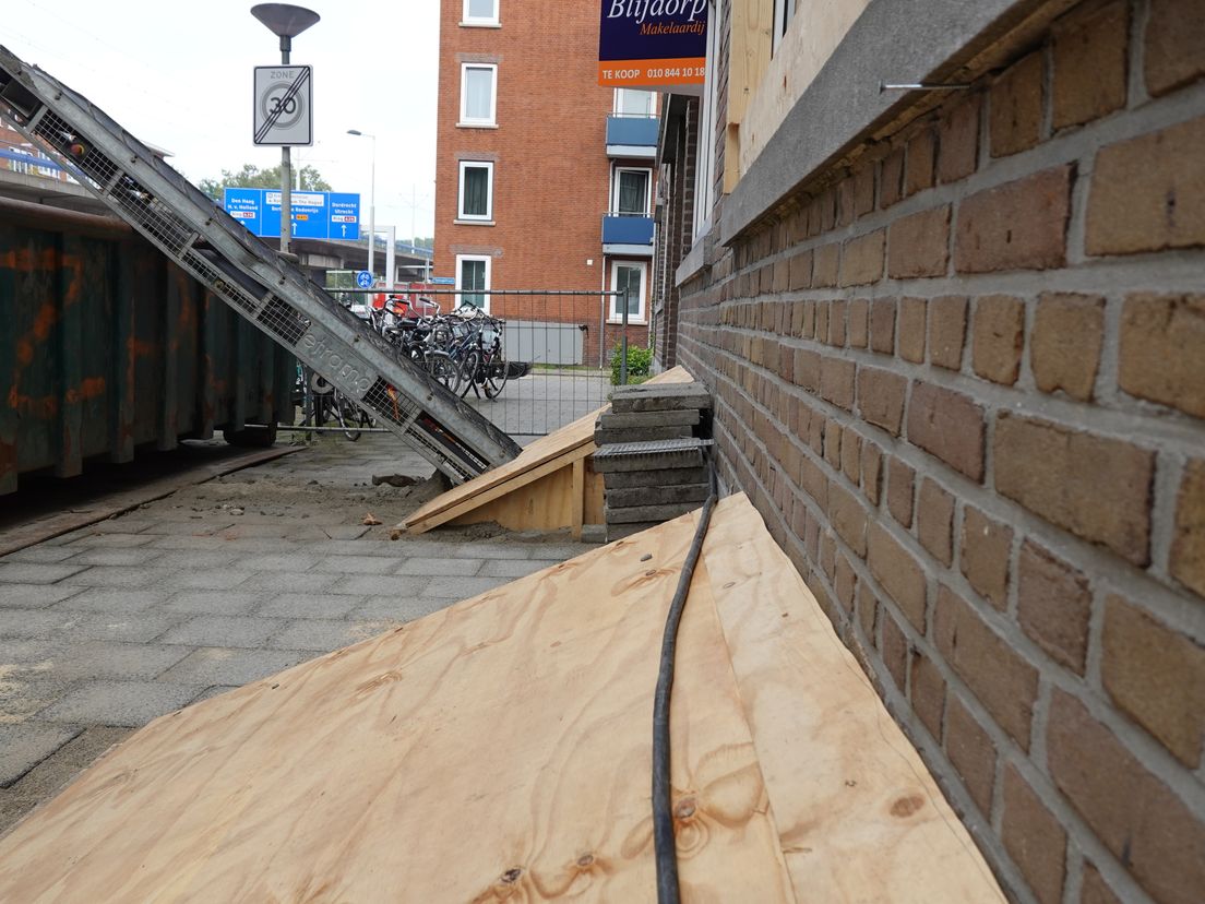 Funderingsherstel via gaten in gevel