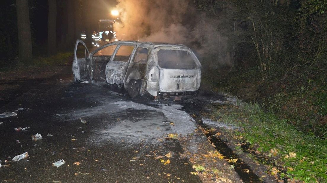 Auto brandt uit in Eesveen